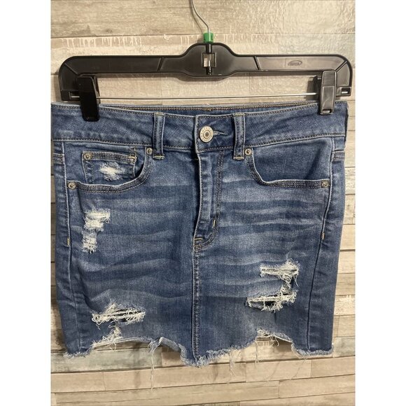 Women’s American eagle high-rise mini skirt medium wash distressed size 4 - Picture 2 of 10